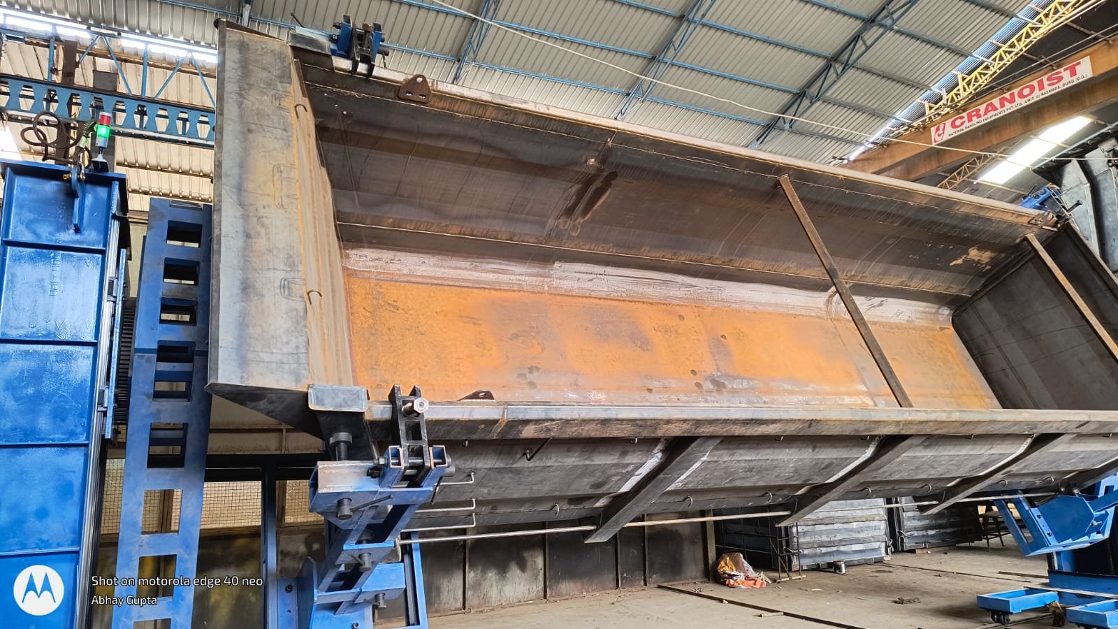 Dumper fabrication using welding positioner